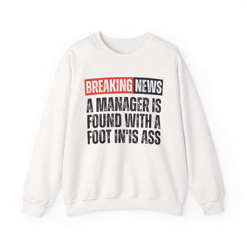 Breaking News: A Manager Is Found With A Foot In'Is Ass－Funny News Alert Sweatshirt