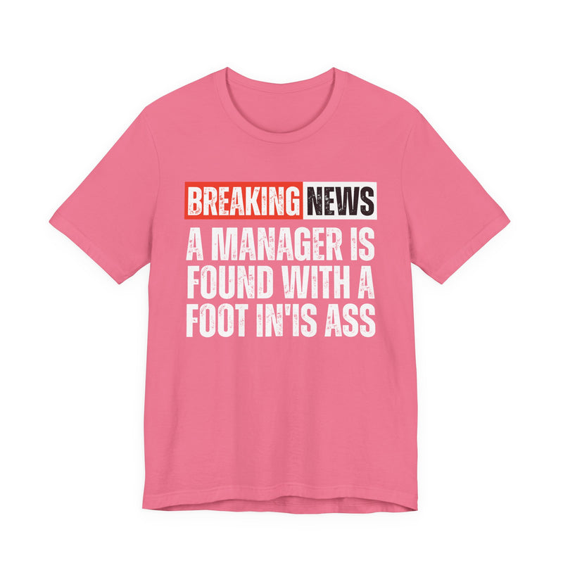 Breaking News: A manager Found With A Foot In'Is Ass－Funny Breaking News T-Shirt