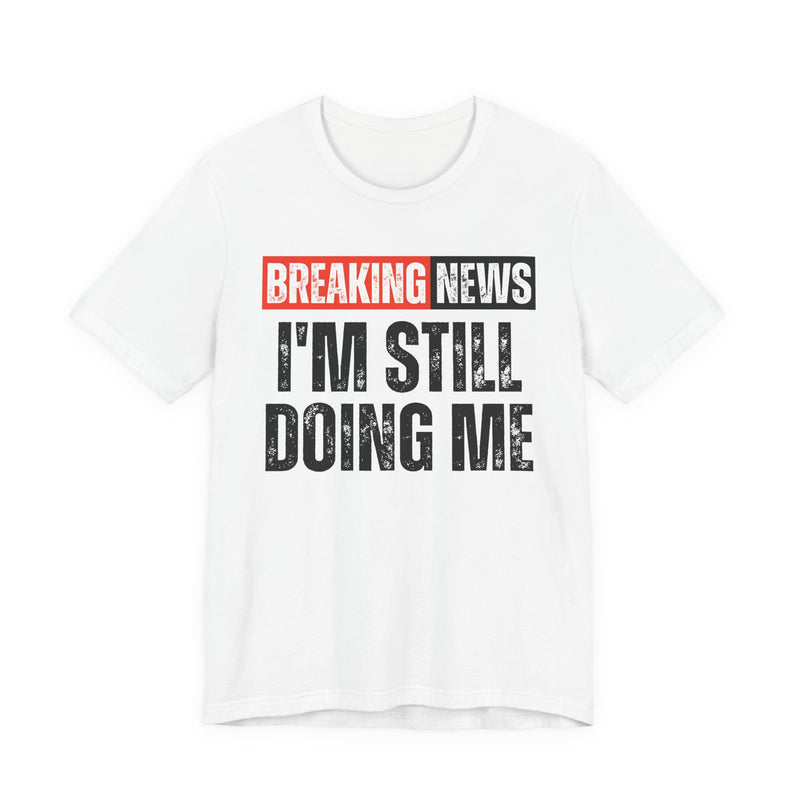 Breaking News: I'm Still Doing Me－ Funny News Alert Hoodie