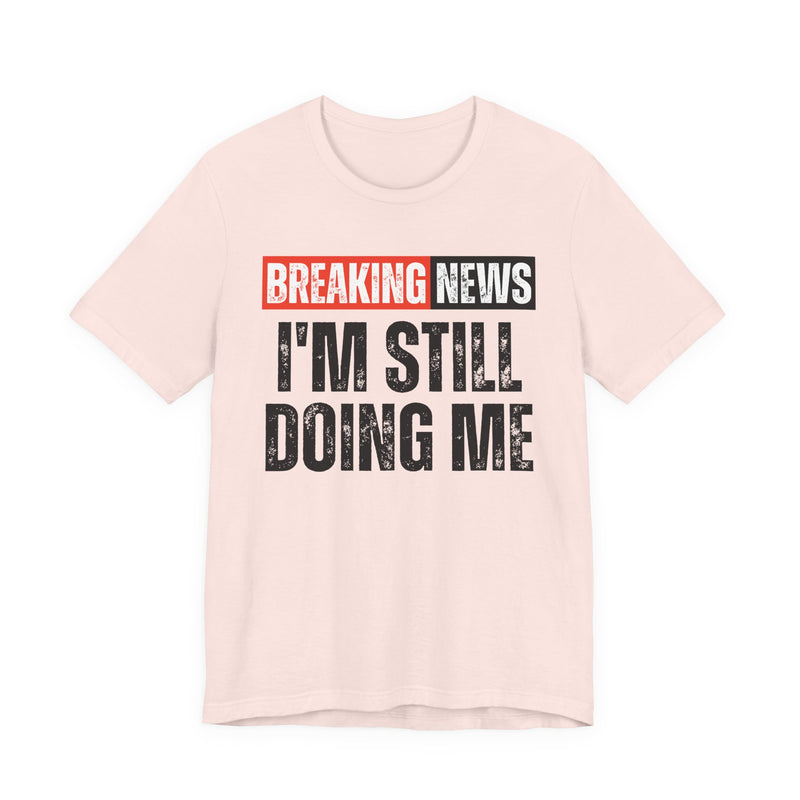 Breaking News: I'm Still Doing Me－ Funny News Alert Hoodie