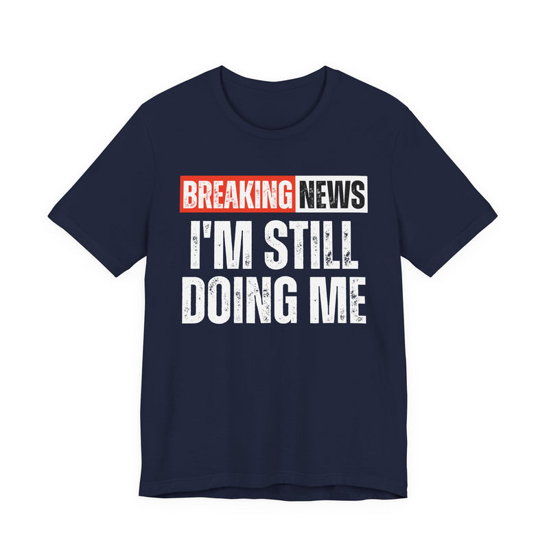Breaking News: I'm Still Doing Me－ Funny News Alert Hoodie