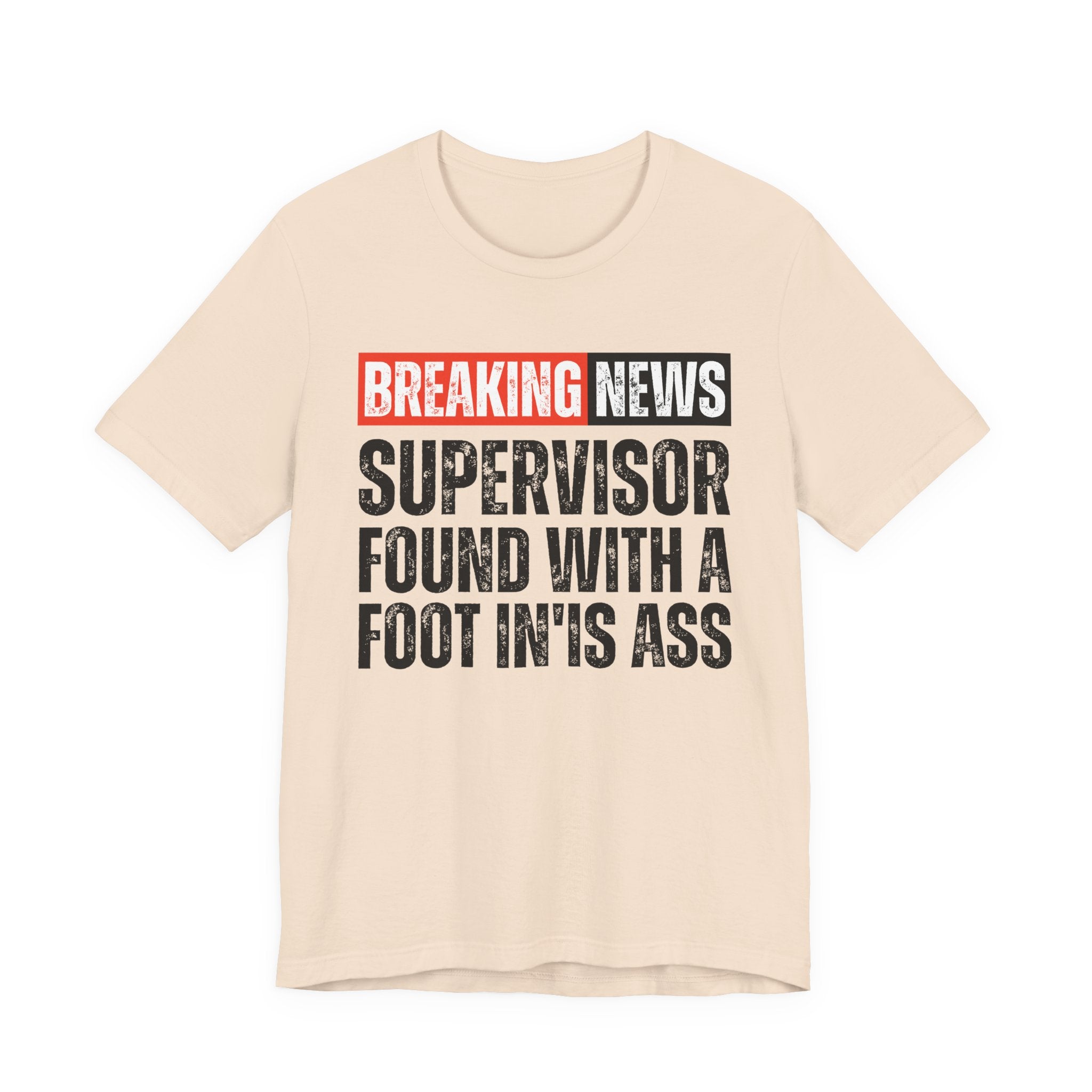 Breaking News: Supervisor Found With A Foot In'Is Ass－Funny News Alert T-Shirt