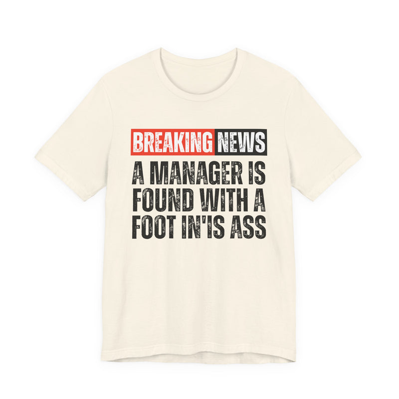 Breaking News: A manager Found With A Foot In'Is Ass－Funny Breaking News T-Shirt