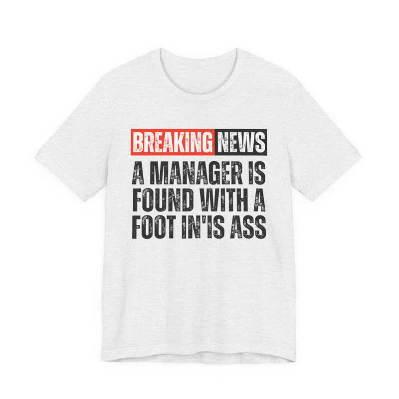Breaking News: A manager Found With A Foot In'Is Ass－Funny Breaking News T-Shirt