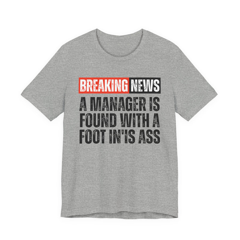 Breaking News: A manager Found With A Foot In'Is Ass－Funny Breaking News T-Shirt