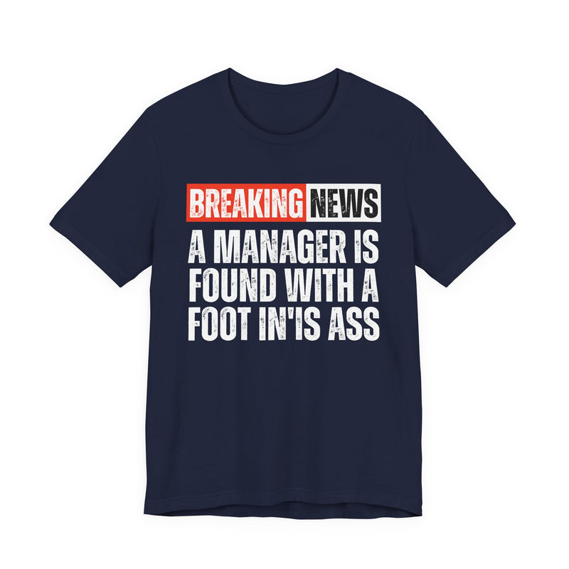 Breaking News: A manager Found With A Foot In'Is Ass－Funny Breaking News T-Shirt
