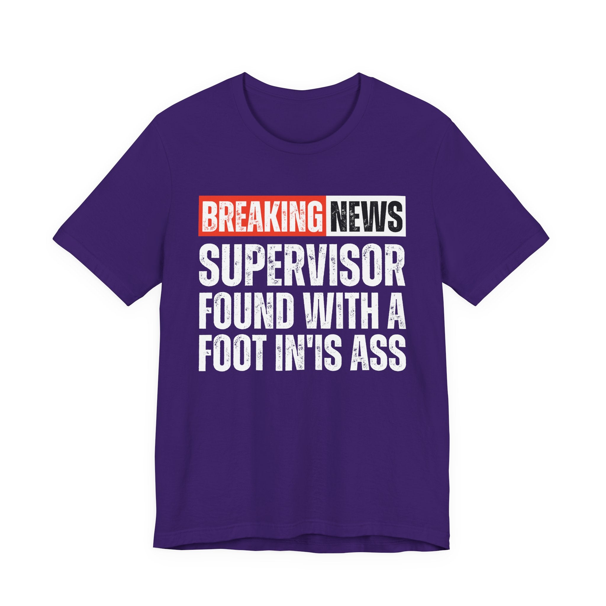 Breaking News: Supervisor Found With A Foot In'Is Ass－Funny News Alert T-Shirt