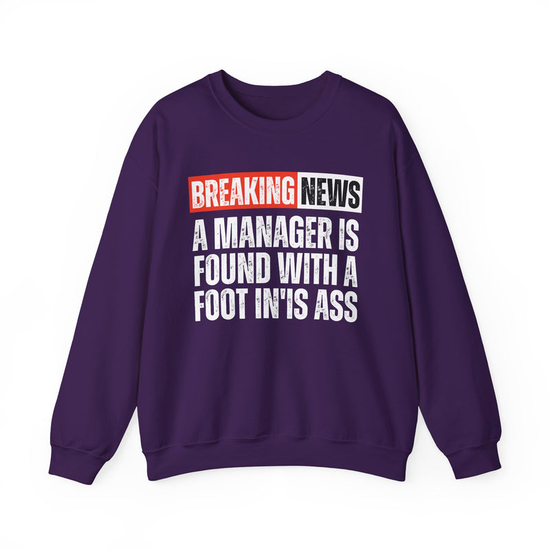 Breaking News: A Manager Is Found With A Foot In'Is Ass－Funny News Alert Sweatshirt