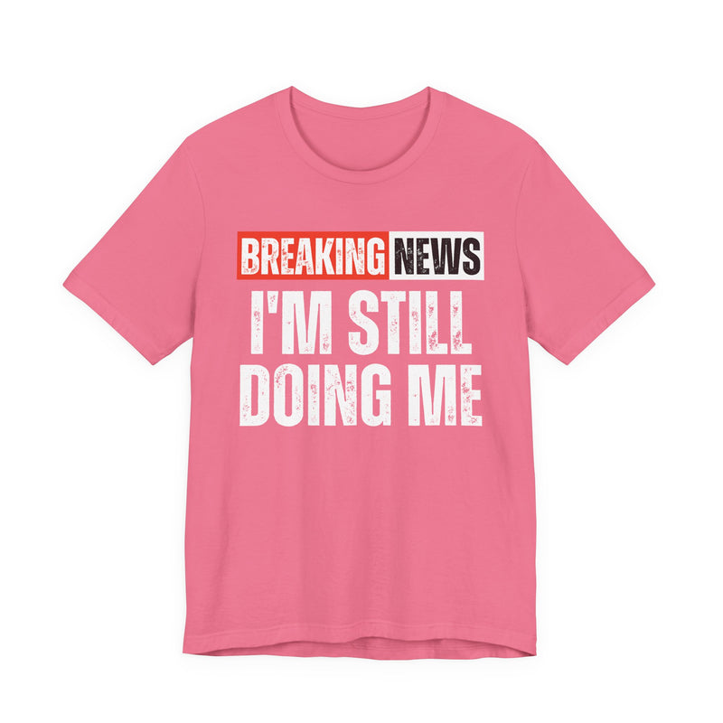 Breaking News: I'm Still Doing Me－ Funny News Alert Hoodie