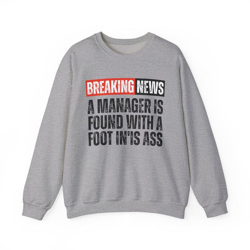 Breaking News: A Manager Is Found With A Foot In'Is Ass－Funny News Alert Sweatshirt