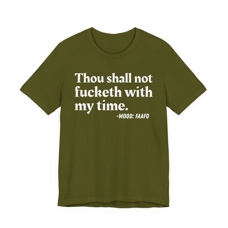 T-Shirt with “THOU SHALL NOT FUCKETH WITH MY TIME” statement print